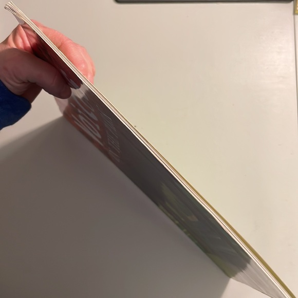 📚2/$6 Voices in the Park - Picture 4 of 12